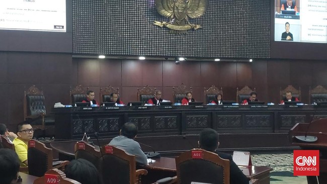 MK mengabulkan sebagian uji materi sejumlah Pasal dalam Undang-undang Nomor 6 Tahun 2023 tentang Cipta Kerja (UU Ciptaker).
