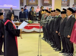 2 Anggota Termuda DPRD Rembang Dilantik, Sama-sama Melenggang Bareng Bapak