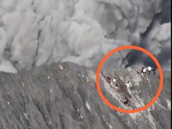Detik-detik Pendaki Kocar-kacir Saat Gunung Dukono Erupsi