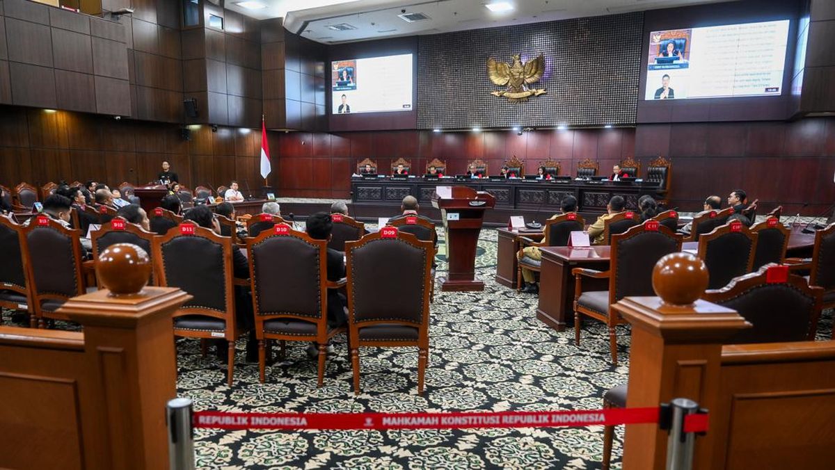 Putusan MK soal Ciptaker: Warga Adat Tak Perlu Izin Berkebun di Hutan