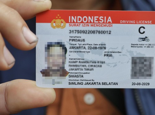 Korps Lalu Lintas (Korlantas) Polri meluncurkan Surat Izin Mengemudi (SIM) format baru mulai tahun ini. SIM baru ini untuk memudahkan petugas mendeteksi pengguna kendaraan roda dua atau lebih. SIM dengan format baru ini dimulai dari penerapan Nomor I