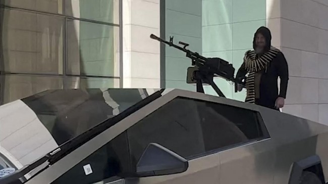 FOTO: Tesla Cybertrcuk Versi Perang Buatan Pemimpin Chechen Rusia