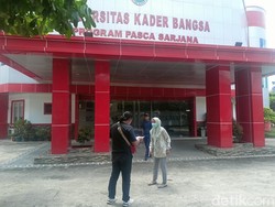 UKB Disanksi Kemendikbud, Rektor Umumkan Tunda Wisuda-Penerimaan Maba