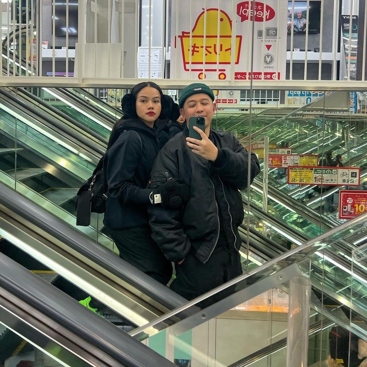 <p>Yura dan Donne kerap membagikan momen kebersamaan mereka di media sosial. Keduanya juga aktif membuat konten jenaka nan romantis, yang sering mencuri perhatian netizen. (Foto: Instagram @yurayunita/ @donne_maula)</p>
