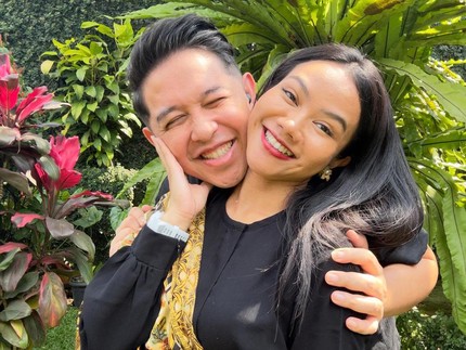 7 Potret Harmonis Yura Yunita dan Donne Maula, Pasangan Musisi Curi Perhatian Netizen