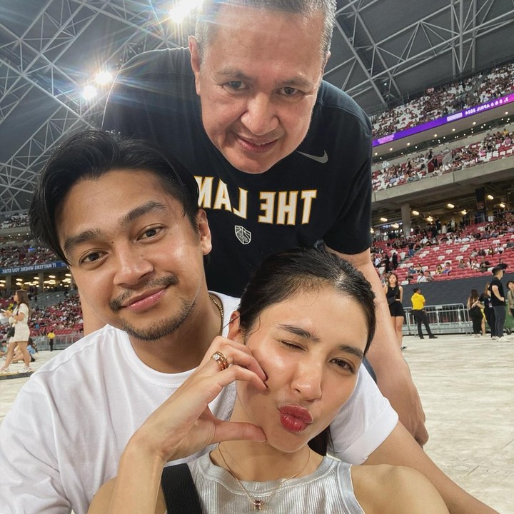 <p>Mikha Tambayong membagikan unggahan terbaru di media sosialnya. Ia memperlihatkan momen kebersamaan dengan suami dan Ayah tercinta. (Foto: Instagram @miktambayong)</p>