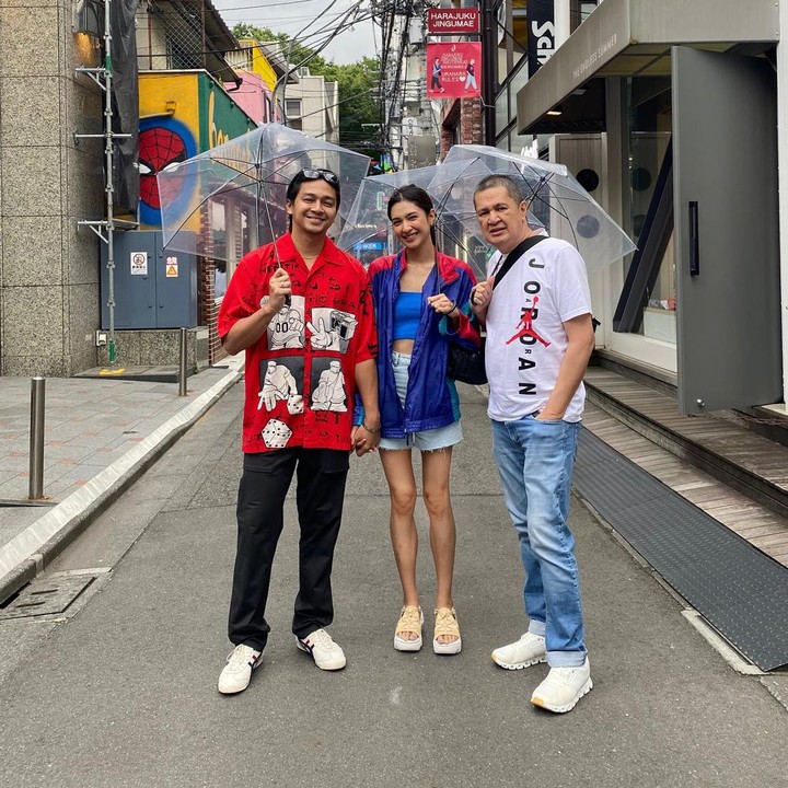 <p>Saat ini, Mikha Tambayong hanya memiliki sang Ayah setelah sang Bunda meninggal dunia. Ibunda Mikha menghembuskan napas terakhirnya pada 3 Maret 2019. (Foto: Instagram @miktambayong)</p>
