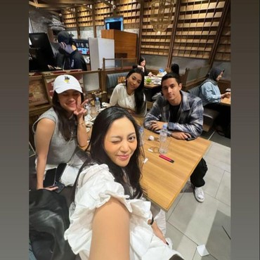 Isu Selingkuh, 7 Momen Kebersamaan Azizah Salsha Bareng Rachel Vennya & Salim Disorot