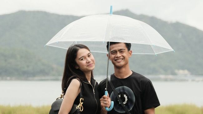 Azizah Salsha memberikan klarifikasi soal rumor yang menyeret namanya dan rumah tangganya dengan pesepak bola Pratama Arhan