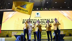 FOTO: Bahlil Lahadalia di Puncak Partai Beringin