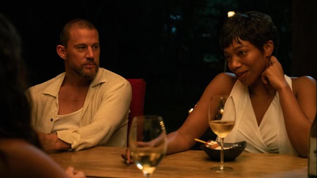 Sinopsis Blink Twice: film thriller debut Zoë Kravitz sebagai sutradara tentang keanehan yang dialami beberapa orang di pesta.