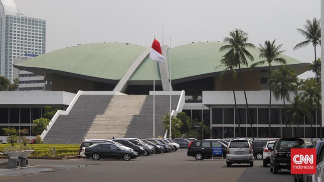 Pakar Hukum dan Mantan Hakim Konstitusi Berpendapat DPR Melanggar Putusan Mahkamah Konstitusi