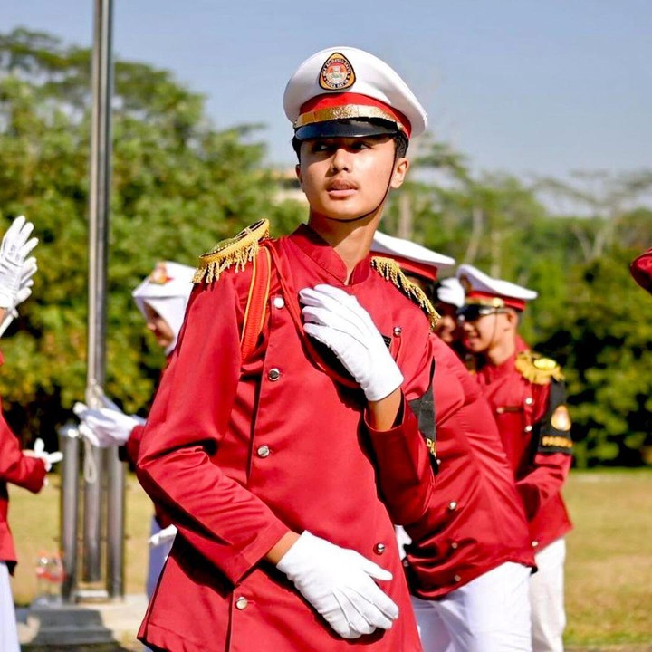 <p>Tak hanya itu saja, banyak juga netizen yang salah fokus dengan paras Bintang yang tampan. "Guanteng bangt sihhh," tulis akun <em>@viaaro****.</em> "Si merah dengan ketampanannya," tulis akun <em>@sa****.</em> "Sangat tampan," tulis akun <em>@inikanai****.</em> (Foto: Instagram@hengkikurniawan)</p>