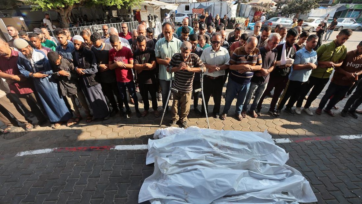 FOTO: Kebrutalan Zionis Serang Pasar-Gedung Sekolah di Gaza