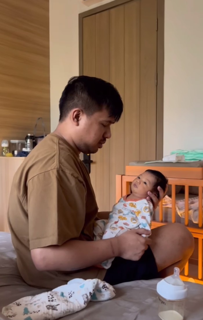 Joshua Suherman Asuh Anak