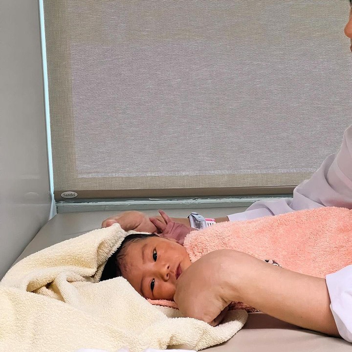 <p>Clairine melahirkan sang putra pada 22 Juli 2024. Si Kecil pun memiliki nama yang sarat makna, yakni Elio B. Suherman. (Foto: Instagram: @jojosuherman)</p>