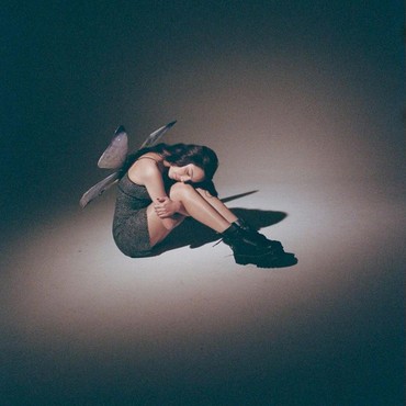 Lirik Lagu love is embarrassing - Olivia Rodrigo