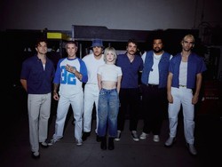 Heboh Hayley Williams Tampil di Wembley dengan Gaya Freddie Mercury