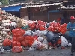 Gunungan Sampah Luber hingga Tutupi Kios Pasar, Ini Kata DLHK Depok