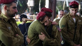 FOTO: Pemakaman Komandan IDF yang Tewas Dibom Jet Tempur Israel