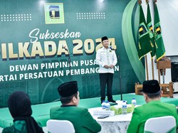 Plt Ketum PPP Mardiono Beri Surat Rekomendasi ke 10 Bakal Calon Kepala Daerah