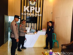 Polisi Rutin Patroli ke KPU-Bawaslu Kota Blitar Jelang Pilkada