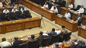 Beda dengan MK, DPR Sepakat Usia Cagub-Cawagub 30 Tahun saat Dilantik