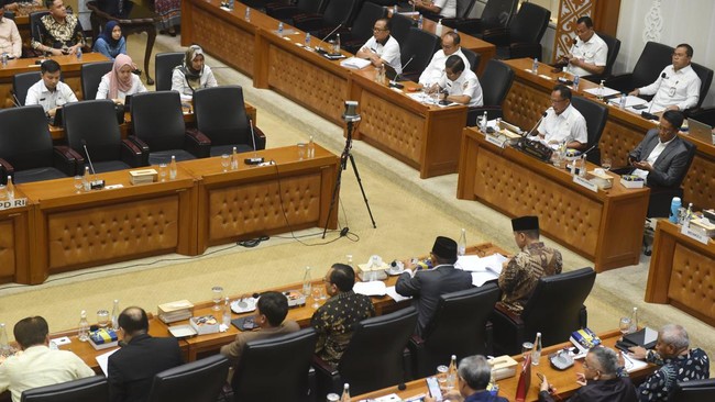 Badan Legislasi (Baleg) bakal membawa hasil keputusan RUU Pilkada dalam rapat hari ini nan disepakati seluruh fraksi, selain PDIP.