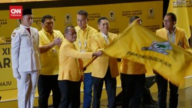 Luhut Beri Selamat ke Bahlil Usai Terpilih Jadi Ketum Golkar