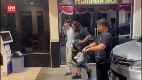 VIDEO: Polisi Tangkap Pelaku Penganiayaan Pacar di Lift.