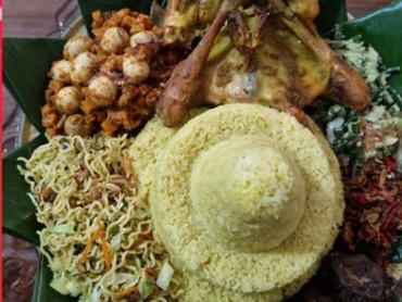 img-title Resep Mudah Buat Tumini (Tumpeng Mini) Nasi Kuning yang Dibuat Ibunda Arhan