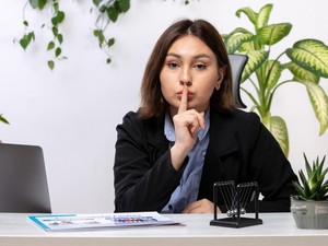 4 Zodiak yang Paling Suka Mengatur Hidup Orang Lain, Niat Baik tapi Kadang Bikin Kesal!
