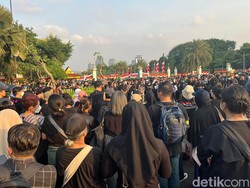 Kamisan di Depan Istana, Peserta Membeludak