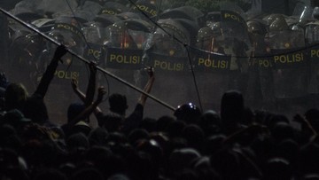 Polisi: Gas Air Mata Ditembak ke Jalan, Asap Tertiup Angin ke Unisba
