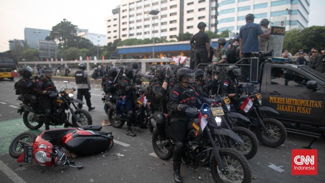 Polisi menyebut sebanyak 300 dari 301 orang nan ditangkap mengenai tindakan demo menolak Revisi UU Pilkada di depan Gedung DPR telah dipulangkan.