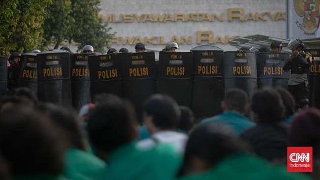 Be wary of DPR and Jokowi’s moves after the cancellation of the Regional Election Bill