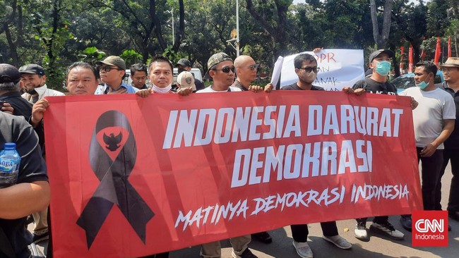 Koalisi Masyarakat Sipil menyusun draf tandingan RKUHAP untuk melawan versi DPR, menekankan perlindungan hak asasi dan proses hukum yang adil.