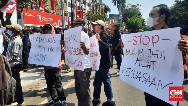 Majelis Kehormatan Mahkamah Konstitusi menerima audiensi para aktivis masyarakat sipil nan menolak RUU Pilkada pada Kamis (22/8) ini.