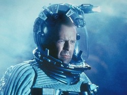 Ternyata Bruce Willis Dipaksa Disney Tampil di 2 Film dan Jadi Laris Banget
