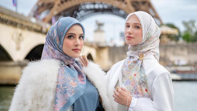 Chic Bak Emily in Paris, Buttonscarves Rilis Scarf The Parisian 2.0 Series