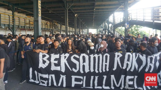 Mahasiswa UGM menolak beragam corak legalisme otokratik sebagai langkah untuk melegitimasi praktik-praktik berkuasa nan merendahkan demokrasi.