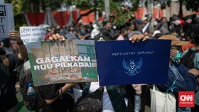 Media Asing Soroti Jokowi soal Putusan MK sampai Putin Cium Al Quran