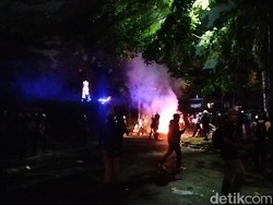 Mahasiswa Bandung Jadi Korban Saat Bentrok Demo di DPRD Jabar