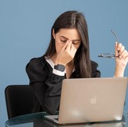 5 Zodiak yang Pura-Pura Tegar dan Kuat saat Diterpa Masalah