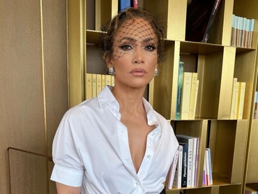 img-title Buka Hati, Jennifer Lopez Cari Pasangan yang Bukan Artis
