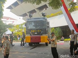 Sempat Memanas, Demo Tolak RUU Pilkada di Semarang Selesai