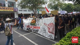 Demo Besar Jogja Memanggil, Massa Longmars Bawa Poster Masapahit