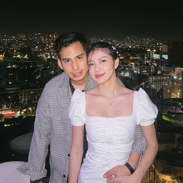 Regina Phoenix dan Niko Al Hakim 'Okin' Putus