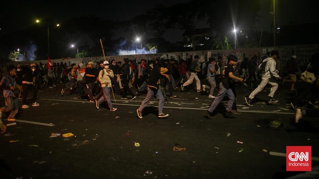Tim Advokasi untuk Demokrasi (TAUD) mengaku tidak diberi akses untuk mendampingi peserta aksi demonstrasi tolak pengesahan RUU Pilkada yang ditangkap.