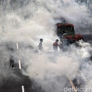 Hati-hati! Ini 4 Efek Kesehatan Terkena Gas Air Mata pada Anak
